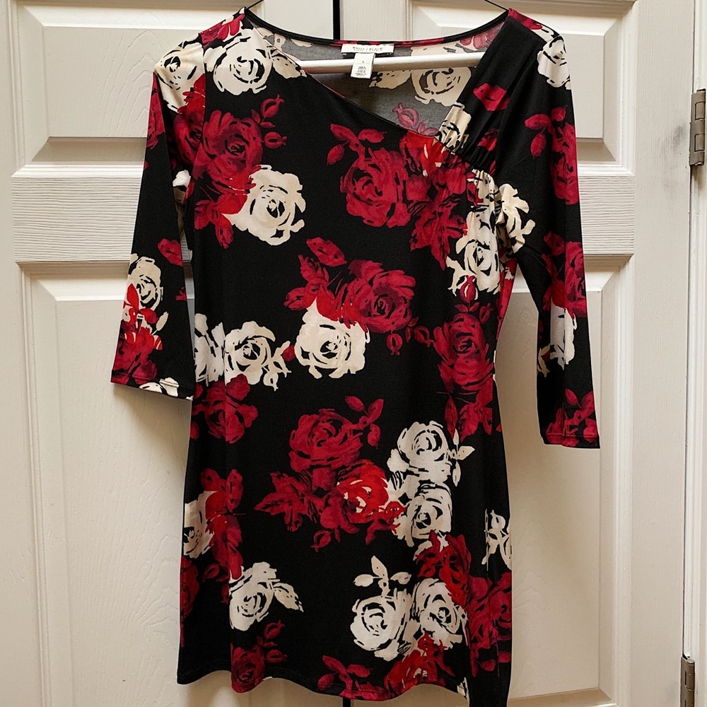 Red and white rose tunic, White House Black Market